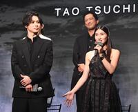 　イベントに登場した山﨑賢人（左）と土屋太鳳（撮影・園田高夫）