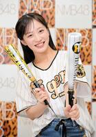 　阪神タイガースにエールを送るＮＭＢ４８の川上千尋（撮影・金居みつよし）