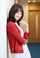 　ポーズを決める石川ひとみ（撮影・石井剣太郎）