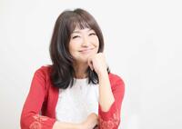 　ポーズを決める石川ひとみ（撮影・石井剣太郎）