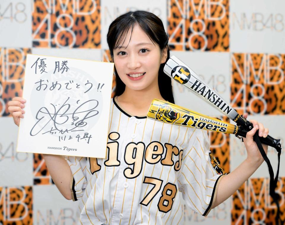 　阪神タイガースにエールを送るＮＭＢ４８の川上千尋（撮影・金居みつよし）