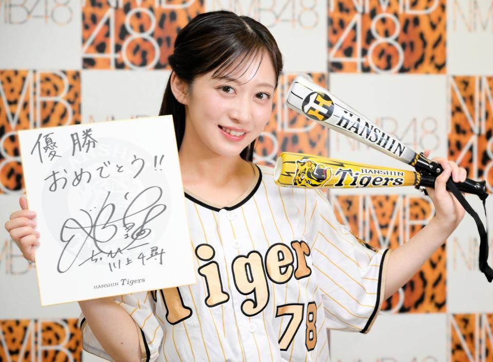 　阪神タイガースにエールを送るＮＭＢ４８の川上千尋（撮影・金居みつよし）