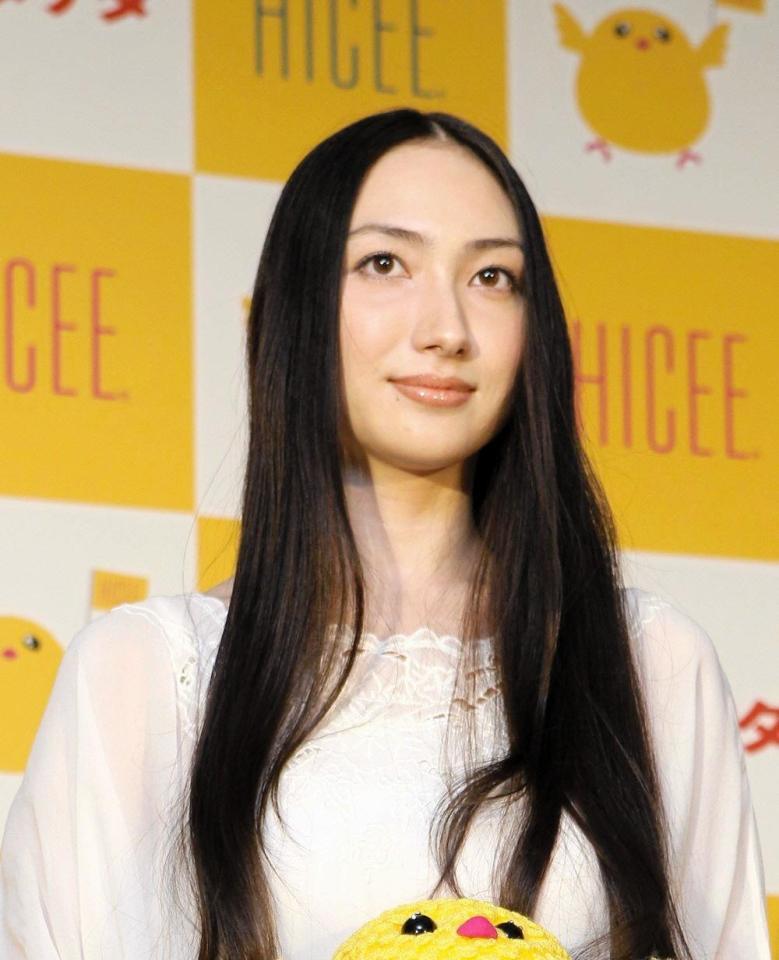 　ママになってもこの美貌！ＣＭで産後、仕事復帰した香椎由宇＝２０１１年撮影