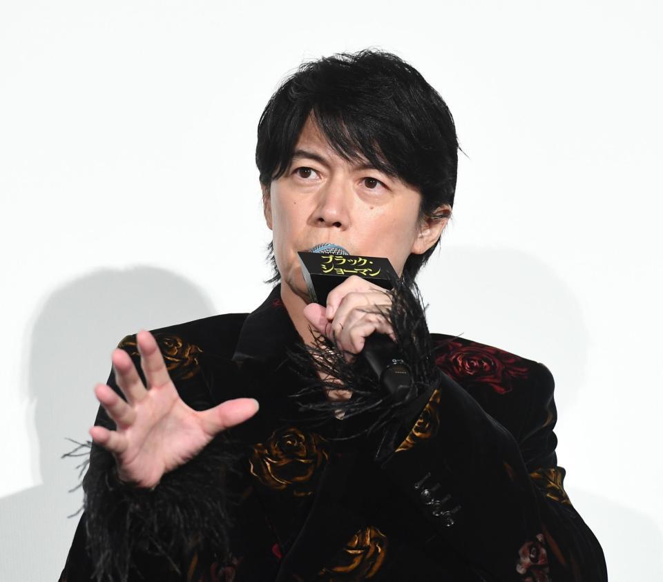 　撮影エピソードを話す福山雅治（撮影・園田高夫）