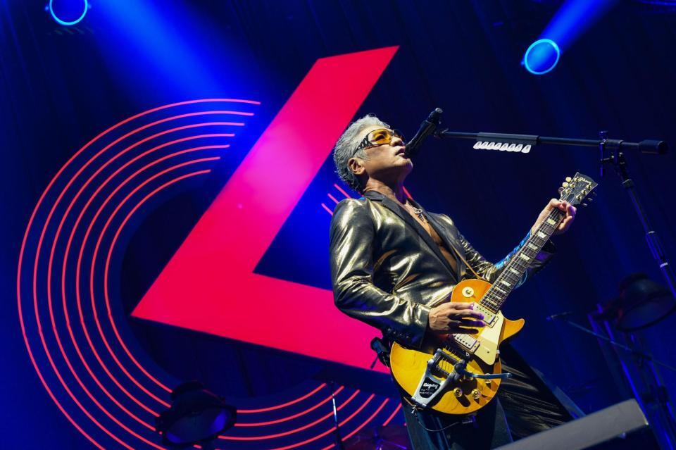 　パフォーマンスを行うＯｏｏｃｈｉｅ　Ｋｏｏｃｈｉｅの吉川晃司　©岸田哲平