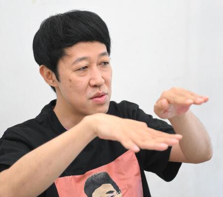 　「コヤブソニック」立ち上げからの経緯を振り返る小籔千豊（撮影・伊藤笙子）