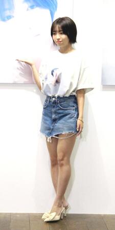 　写真展をアピールする大原優乃