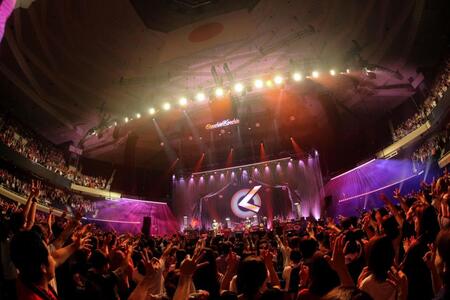 　パフォーマンスを行うＯｏｏｃｈｉｅ　Ｋｏｏｃｈｉｅ　©三浦憲治