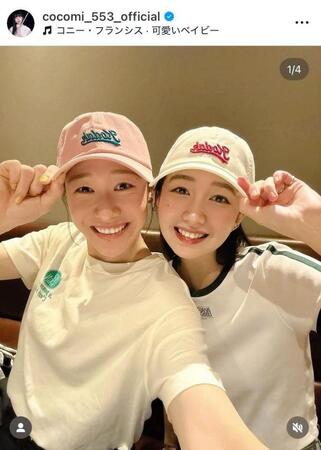 石川真佑選手（左）と。Ｃｏｃｏｍｉのインスタグラム＠ｃｏｃｏｍｉ＿５５３＿ｏｆｆｉｃｉａｌより 