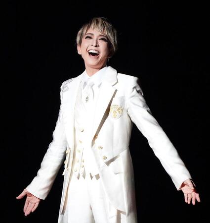 　『ＰＲＩＮＣＥ　ＯＦ　ＬＥＧＥＮＤ』で輝きを放つ桜木みなと（中央）＝撮影・高部洋祐