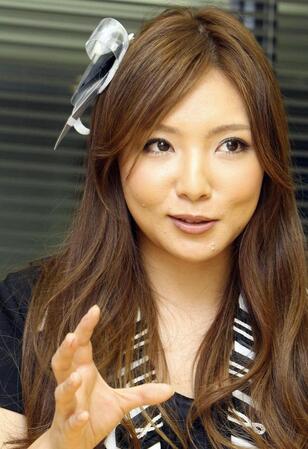 ２０１０年１１月、インタビューに応じるＳＤＮ４８・野呂佳代