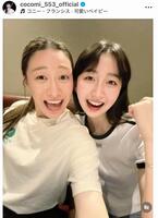 石川真佑選手（左）と。Ｃｏｃｏｍｉのインスタグラム＠ｃｏｃｏｍｉ＿５５３＿ｏｆｆｉｃｉａｌより 
