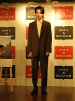 　フォトブックのイベントに登場した日向亘