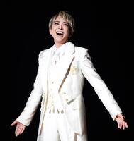 　『ＰＲＩＮＣＥ　ＯＦ　ＬＥＧＥＮＤ』で輝きを放つ桜木みなと（中央）＝撮影・高部洋祐