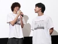 　トークする前田旺志郎（右）と窪塚愛流（撮影・棚橋慶太）