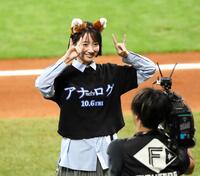 　きつねダンスを披露する波瑠＝２０２３年撮影