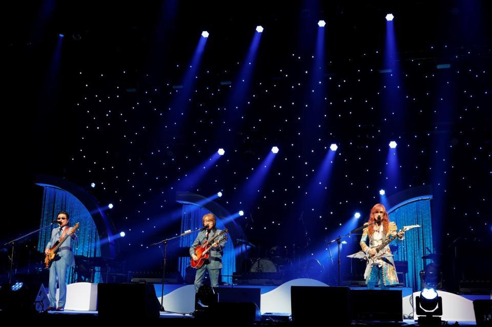 　ステージで熱唱するＴＨＥ　ＡＬＦＥＥ