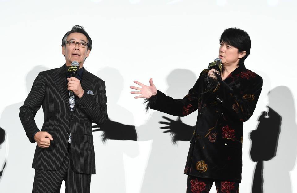 　生瀬勝久（左）と息の合ったトークをする福山雅治（撮影・園田高夫）