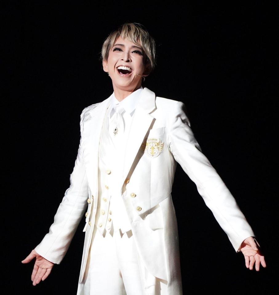 　『ＰＲＩＮＣＥ　ＯＦ　ＬＥＧＥＮＤ』で輝きを放つ桜木みなと（中央）＝撮影・高部洋祐