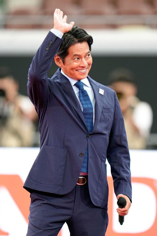 　開会式に登場した大会スペシャルアンバサダーを務める織田裕二