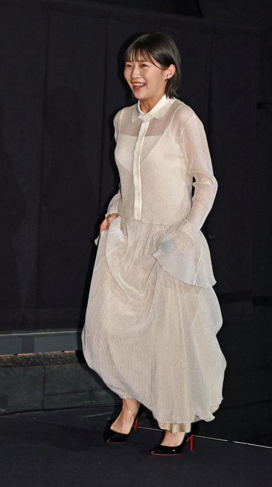 　舞台あいさつに登壇する伊藤沙莉（撮影・持木克友）