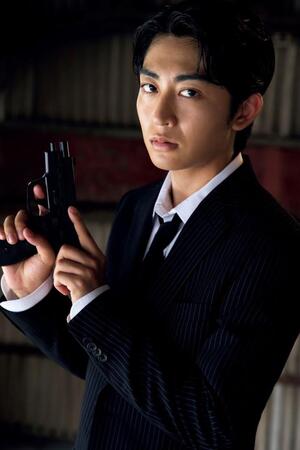 　日野友輔１ｓｔ写真集「ｈｉＳＴＯＲＹ１」より