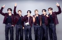 　本番前に笑顔でポーズを決めたＲＩＩＺＥ　©田中聖太郎写真事務所