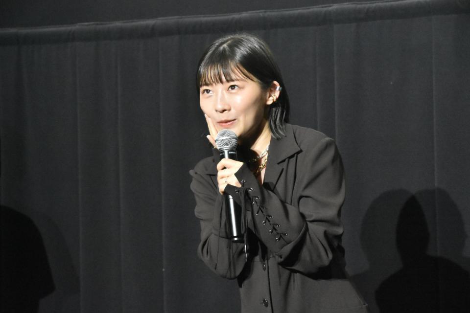 　恐縮して質問に答える伊藤沙莉