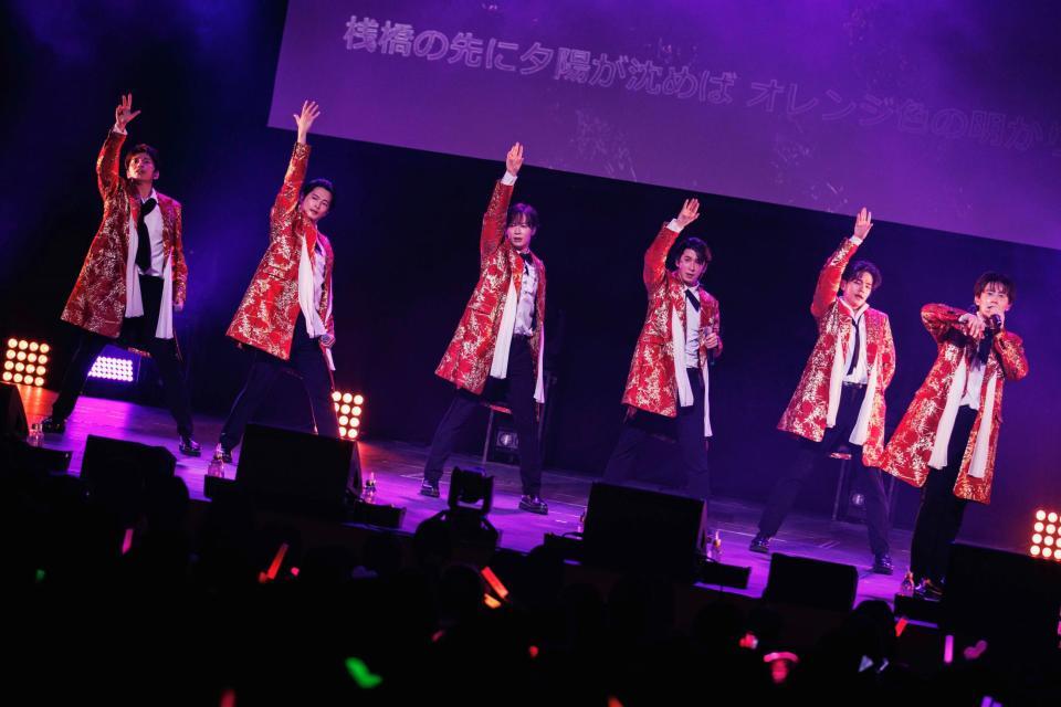 　明治座公演で熱唱するＳＨＯＷ-ＷＡ