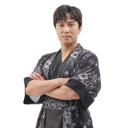 　ＳＨＩＮＨＷＡの公式Ｘ＠ＳｈｉｎｈｗａＣｏｍｐａｎｙより　キム・ドンワン