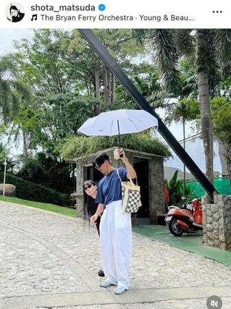 　松田翔太のインスタグラム＠ｓｈｏｔａ＿ｍａｔｓｕｄａより。妻の秋元梢がひょっこり