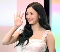 　日本語であいさつをしたＴＷＩＣＥのＪＩＨＹＯ（撮影・堀内翔）