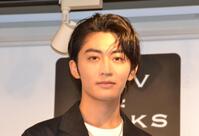 　１ｓｔ写真集発売記念イベントに登場した日野友輔