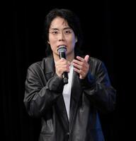 　完成披露舞台あいさつに出席したくるま（撮影・棚橋慶太）