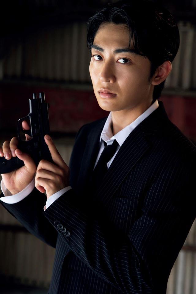 　日野友輔１ｓｔ写真集「ｈｉＳＴＯＲＹ１」より