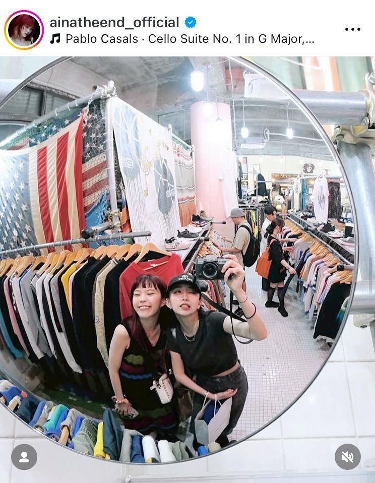 　Ｃｏｃｏｍｉと「古着屋デート」。アイナ・ジ・エンドのインスタグラム＠ａｉｎａｔｈｅｅｎｄ＿ｏｆｆｉｃｉａｌ（６月２１日付）より