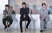 　トークで盛り上がる（左から）浜野謙太、阿部寛、藤原大祐（撮影・棚橋慶太）