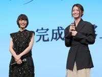 　笑顔でトークする杉咲花（左）と南琴奈（撮影・棚橋慶太）