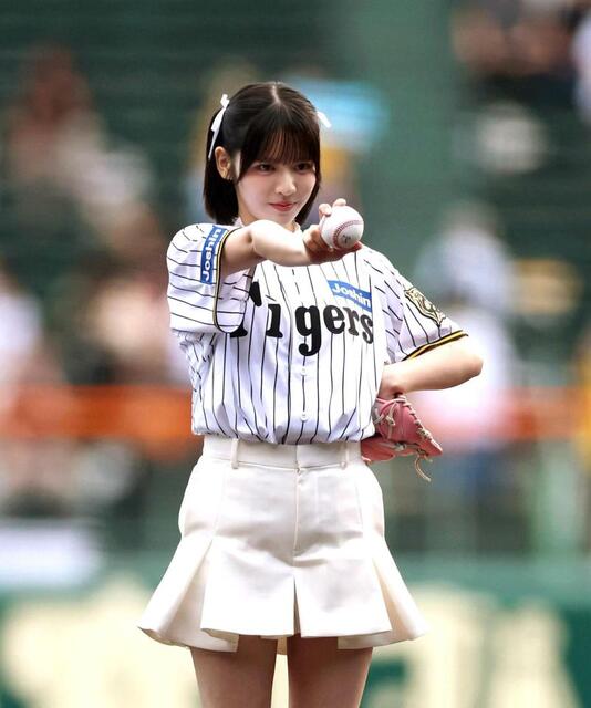 おすず可愛すぎる！」人気アイドル 甲子園のFピッチ実現に感謝