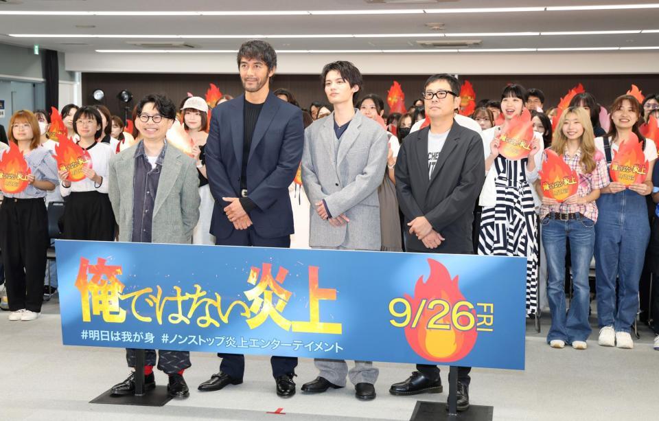 　イベントに出席した（左から）浜野謙太、阿部寛、藤原大祐、筒井竜平プロデューサー（撮影・棚橋慶太）