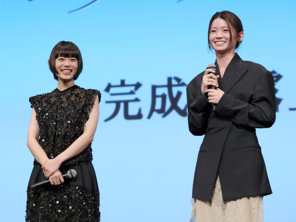 　笑顔でトークする杉咲花（左）と南琴奈（撮影・棚橋慶太）