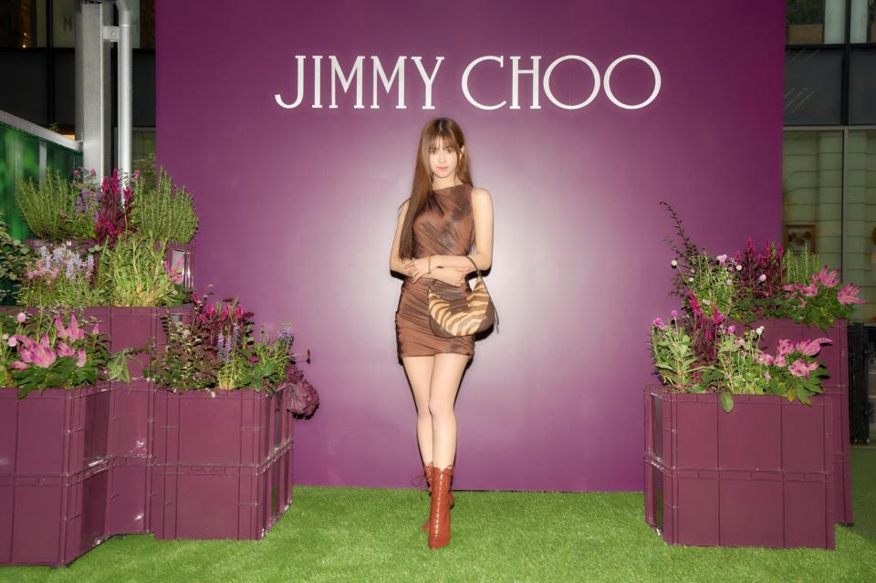 　特別ゲストとして来店したＮｉｚｉＵのＲＩＭＡ