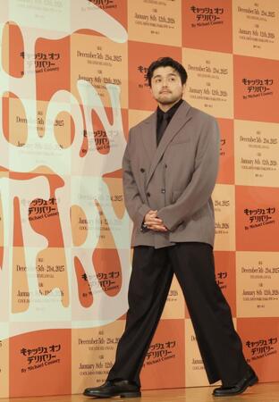 　登壇するＫｉｎｇ　Ｇｎｕの井口理（撮影・西岡正）