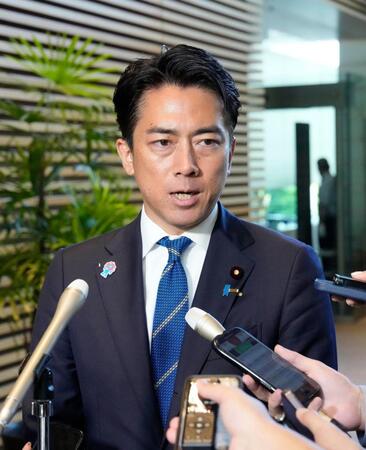 　石破首相と面会後、記者団の取材に応じる小泉農相