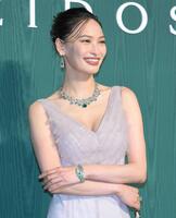 　ブルガリの展覧会に登場した大政絢（撮影・伊藤笙子）