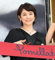 　テープカットをする石田ゆり子（撮影・堀内翔）