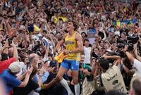 　世界記録を更新し歓喜のデュプランティス＝１５日