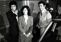 　１９８０年９月、引退記念ドラマ「赤い死線」の撮影入りのために顔を合わせた（左から）三浦友和、山口百恵さん、宇津井健さん