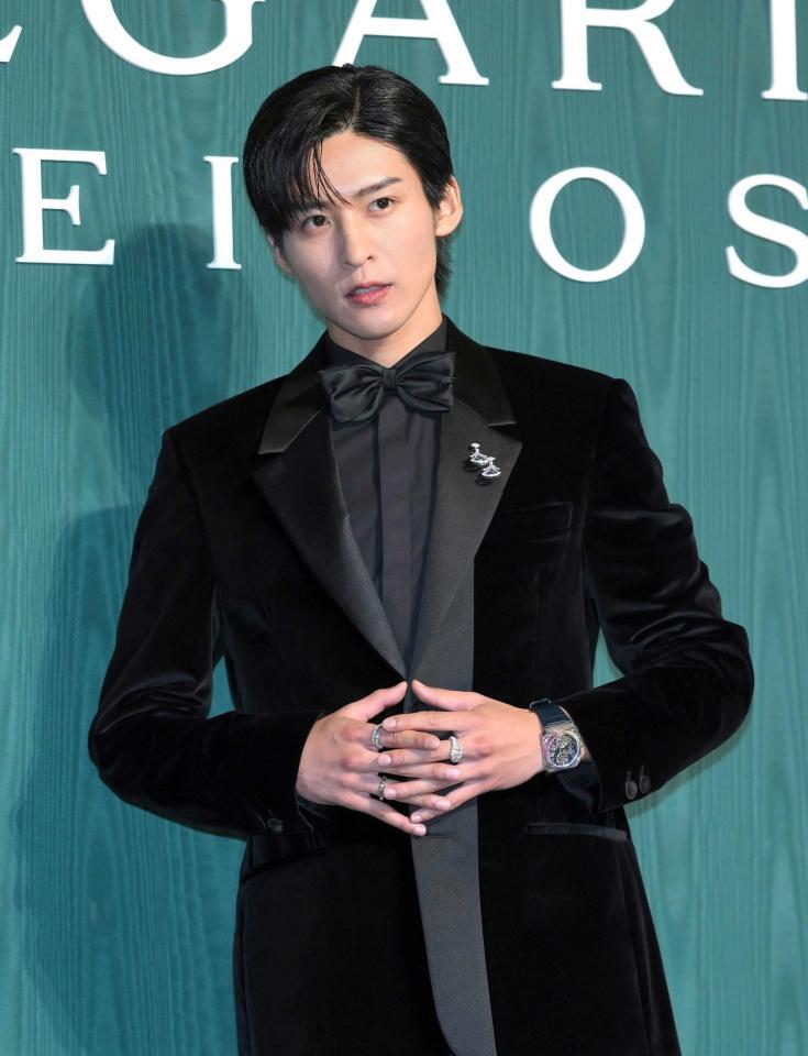 　ブルガリの展覧会に登場した目黒蓮（撮影・伊藤笙子）