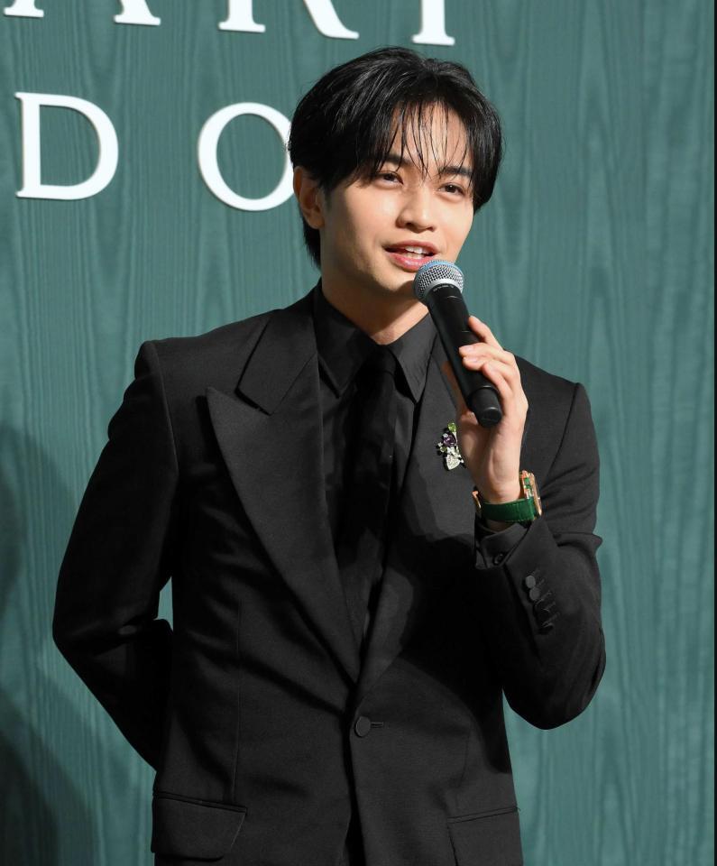 　ブルガリの魅力について語る中島健人（撮影・伊藤笙子）